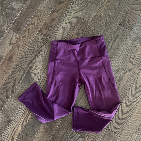 LuluLemon  Purple Leggings capri small - Picture 2 of 3